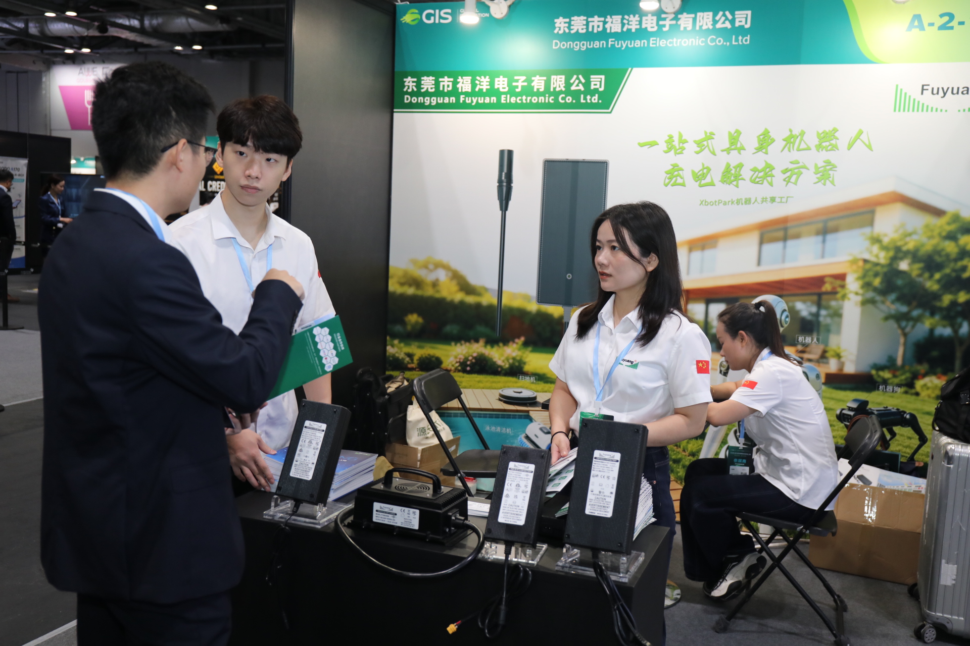 Automated dust-free assembly workshop at a Fuyuan Electronic production base